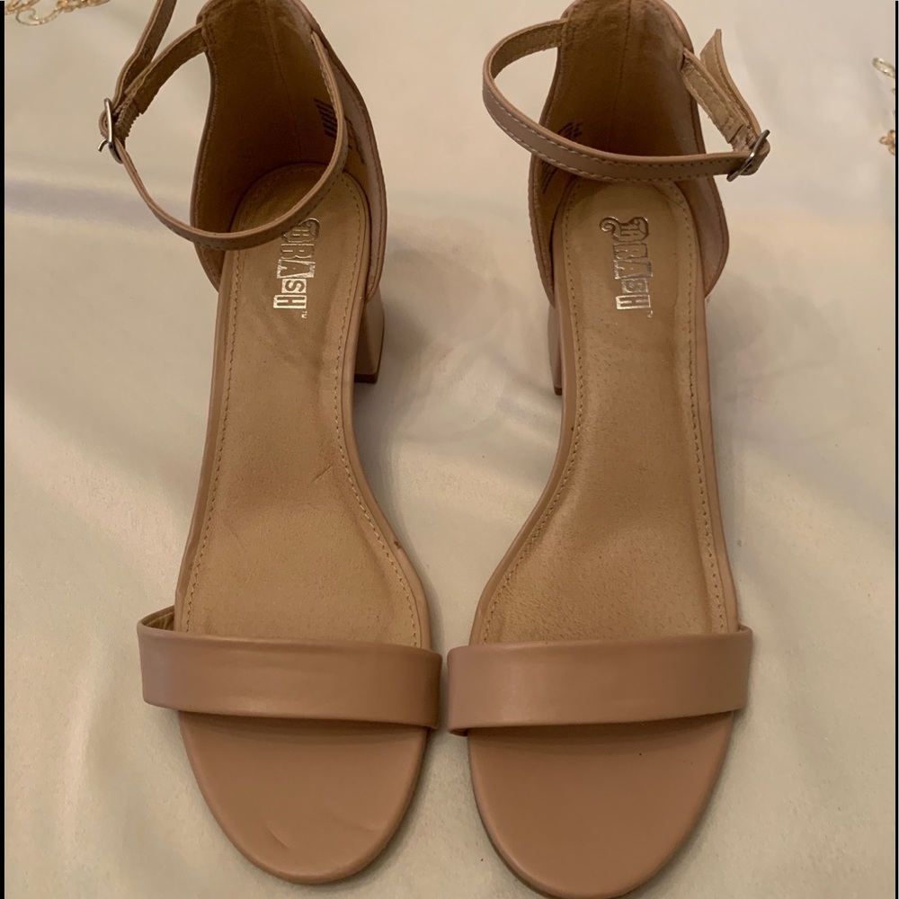 Nude women one inch square heels 9.5